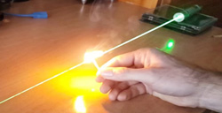 Cosa rende un puntatore laser che brucia?